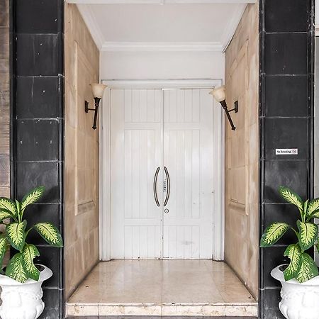 Twospaces Living At The Unit Residence Jakarta Bagian luar foto